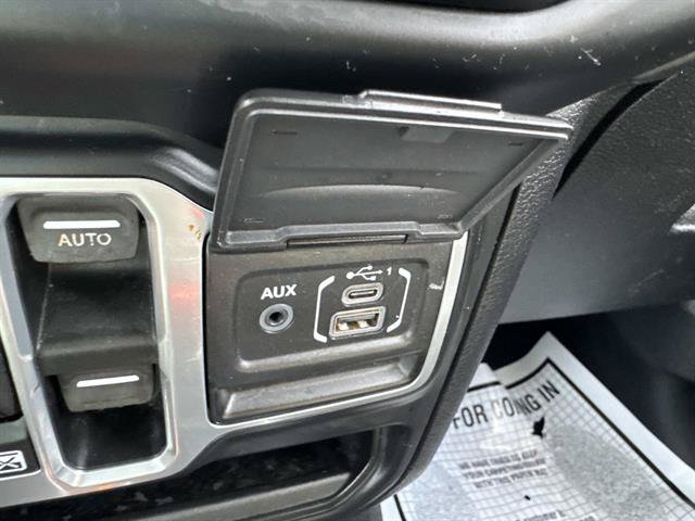 Used 2018 Jeep Wrangler Unlimited Sahara w/ Dual Top Group AWD/4WD image 38