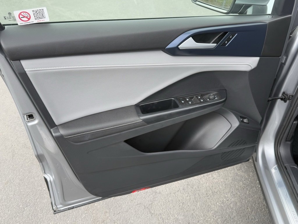 Used 2024 Volkswagen Taos SE image 11