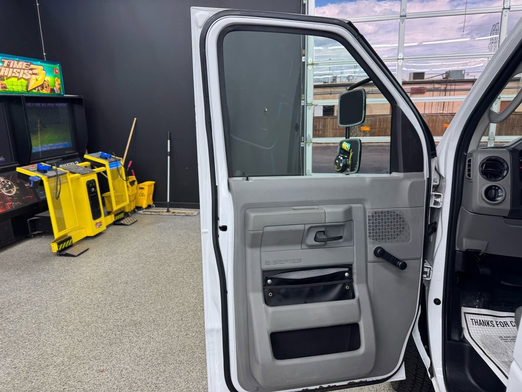 Used 2014 Ford E-350 and Econoline 350 Extended Super Duty image 9