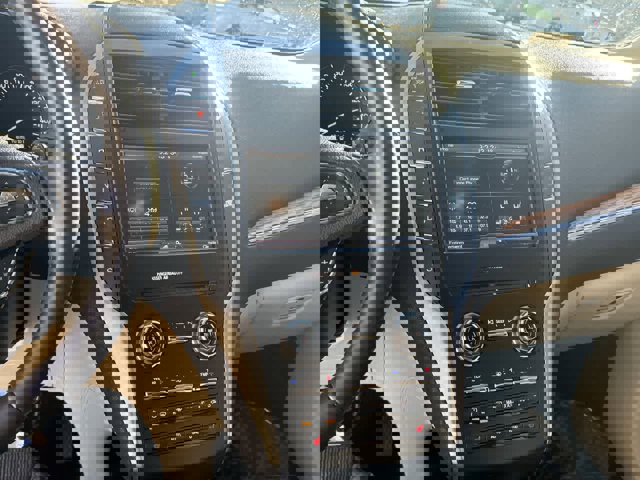 Used 2015 Lincoln MKC FWD w/ Equipment Group 101A Select image 25