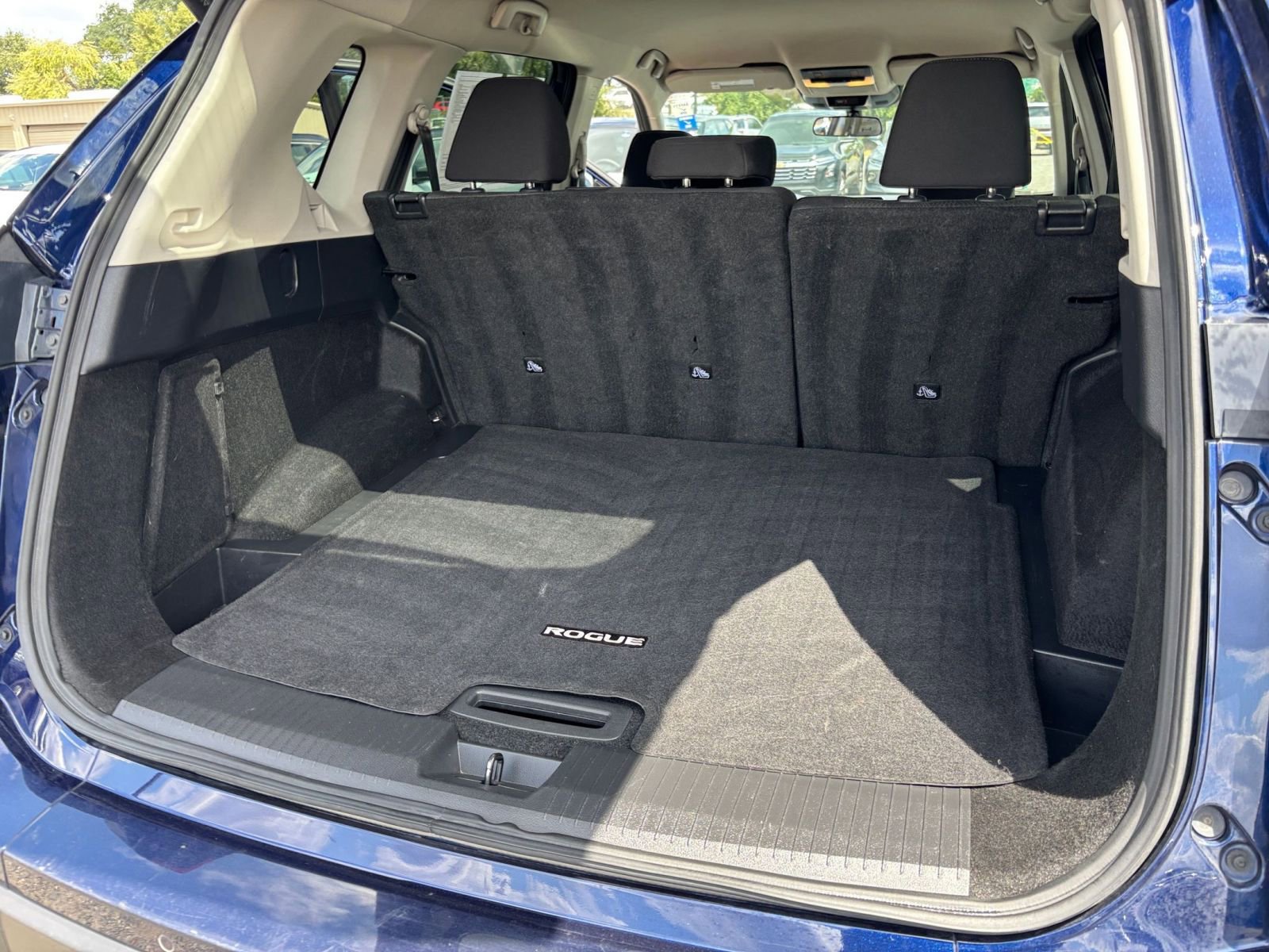 Used 2025 Nissan Rogue SV FWD image 33