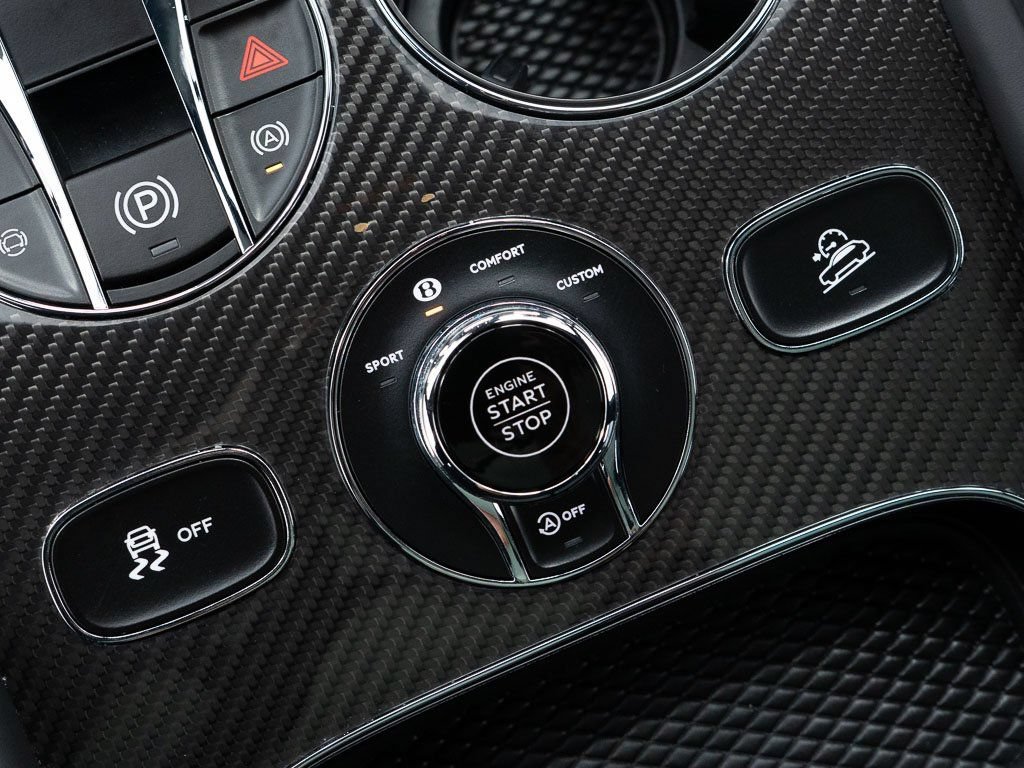 Certified 2025 Bentley Bentayga AWD/4WD image 36
