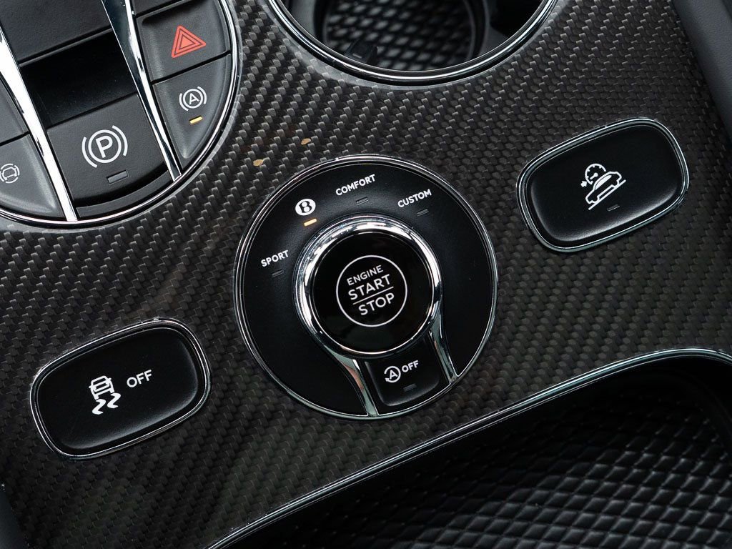 Certified 2025 Bentley Bentayga AWD/4WD image 36