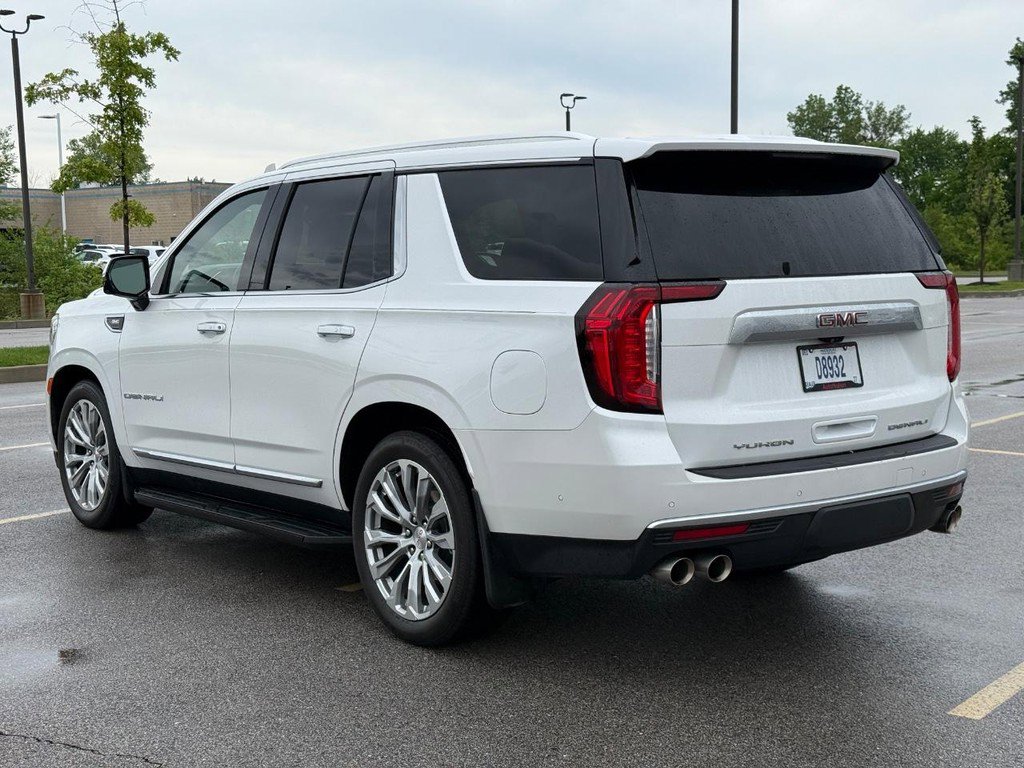 Used 2024 GMC Yukon Denali w/ Advanced Technology Package AWD/4WD image 3