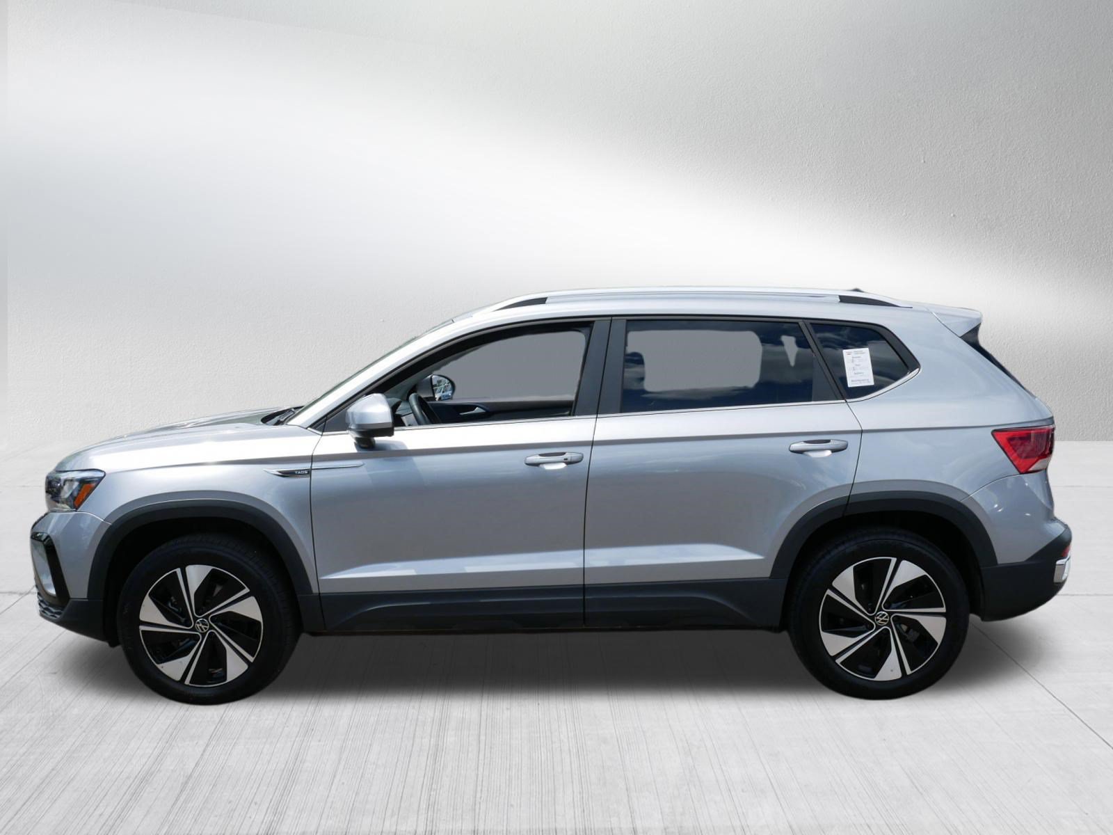 Certified 2023 Volkswagen Taos SE w/ Panoramic Sunroof Package AWD/4WD image 4