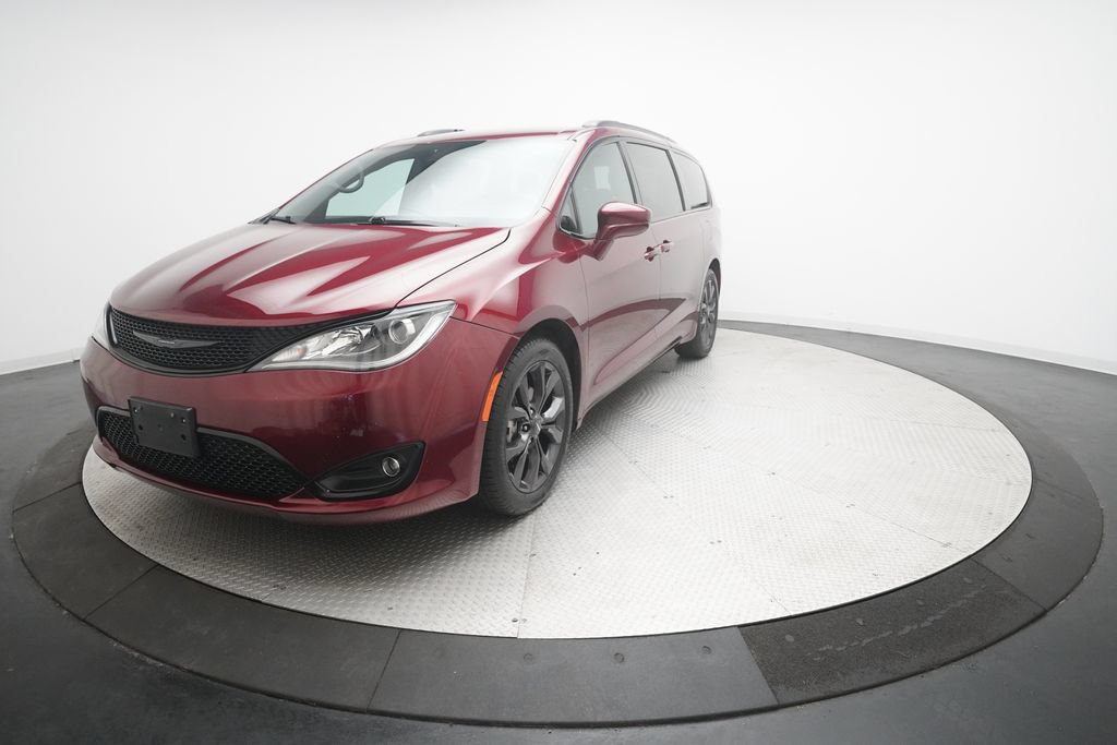Used 2020 Chrysler Pacifica Touring-L Plus w/ S Appearance Package FWD image 12