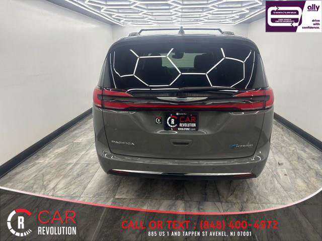 Used 2021 Chrysler Pacifica Touring-L image 6