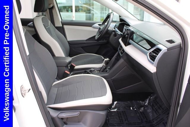 Used 2025 Volkswagen Taos SE w/ Panoramic Sunroof Package AWD/4WD image 19