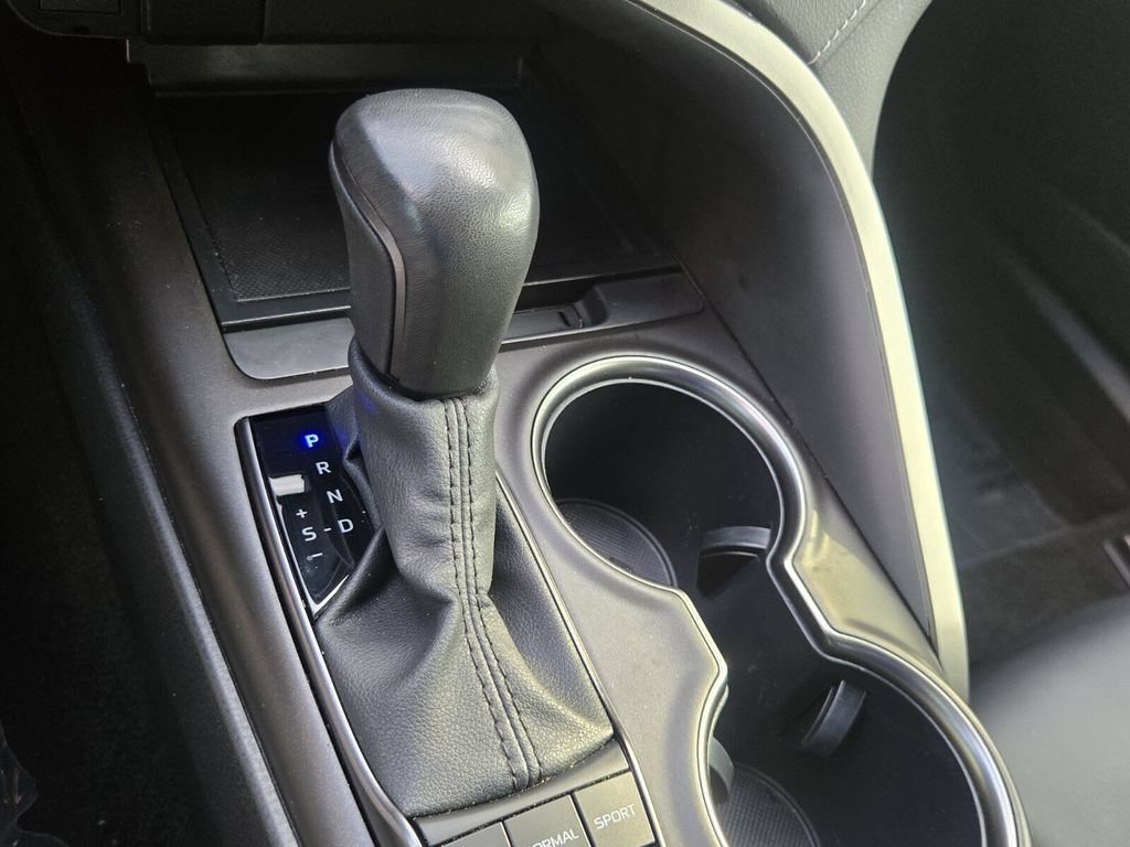Used 2024 Toyota Camry SE w/ Convenience Package FWD image 17