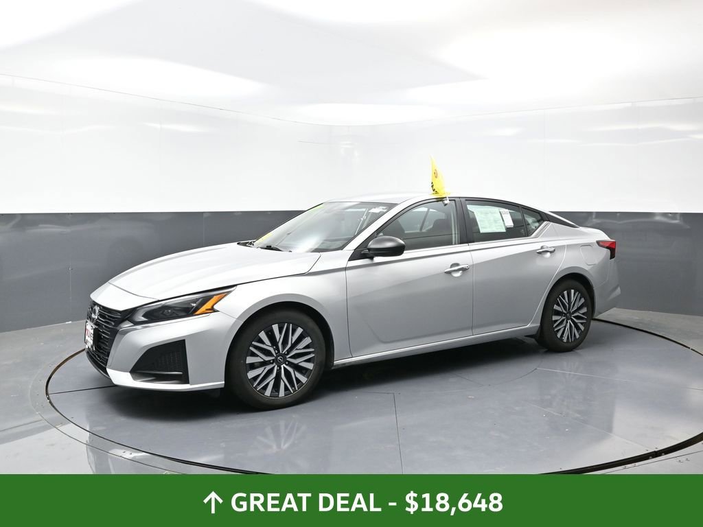 Used 2024 Nissan Altima 2.5 SV image 9