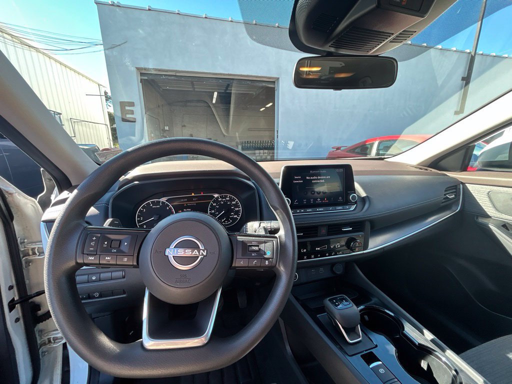 Used 2023 Nissan Rogue SV FWD image 13