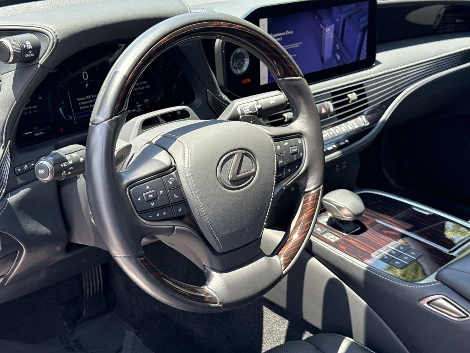 Used 2024 Lexus LS 500 AWD w/ Luxury Package image 2