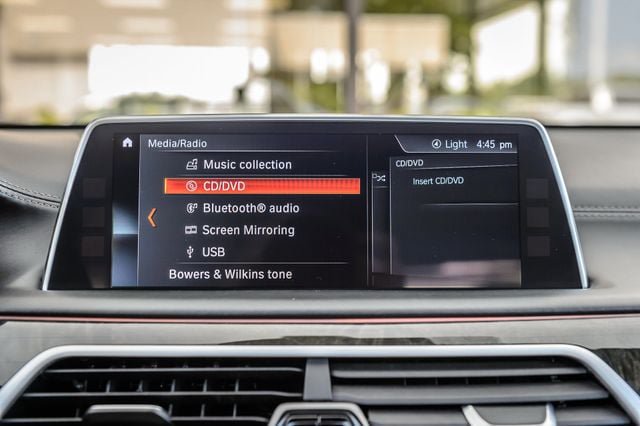 Used 2018 BMW 740i xDrive AWD/4WD image 32