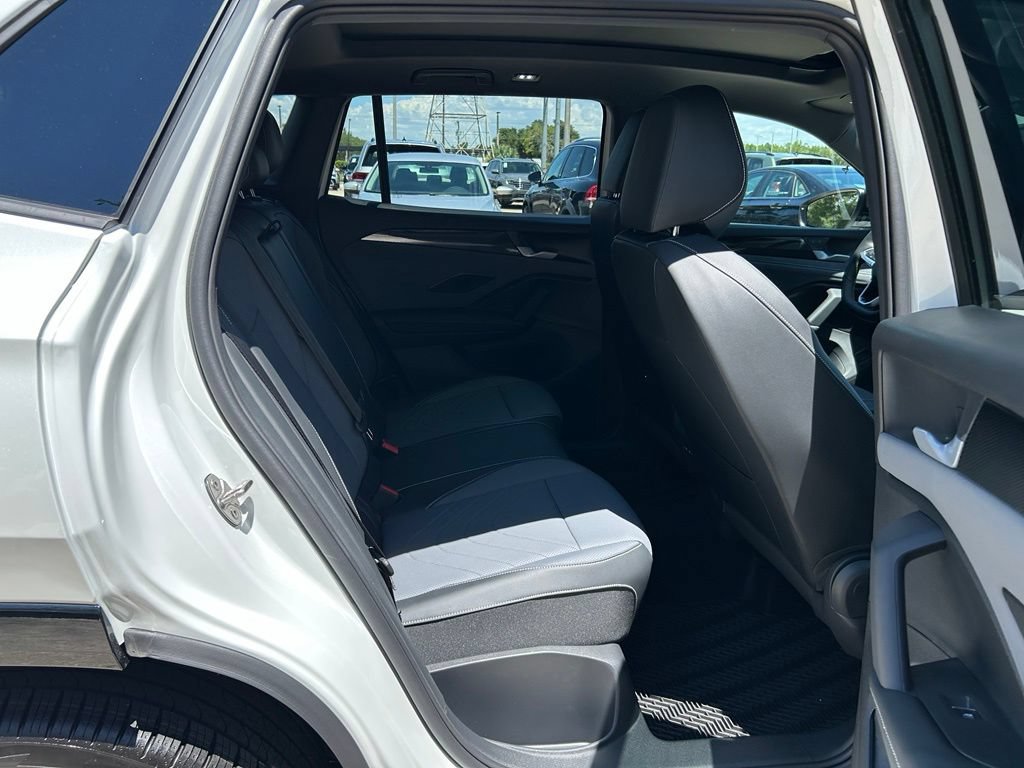 New 2026 Volkswagen Tiguan SE R-Line FWD image 42