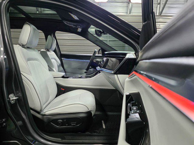 Used 2025 Jeep Wagoneer S Limited image 19