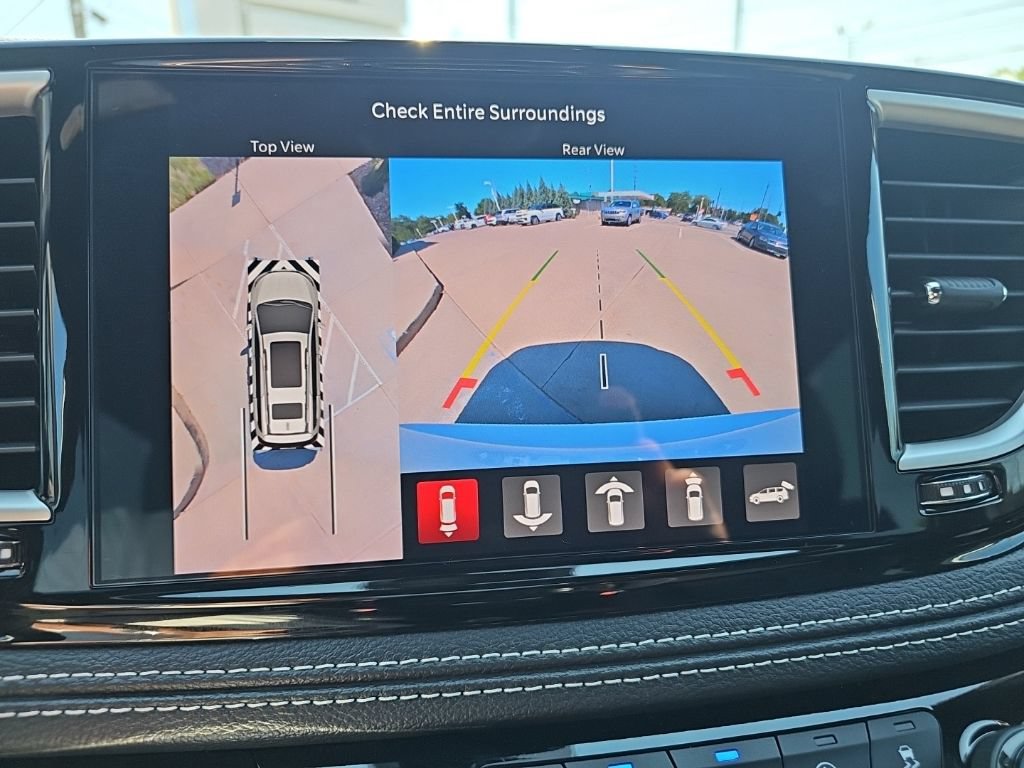 Used 2025 Chrysler Pacifica Select w/ Uconnect Theater Family Group AWD/4WD image 38