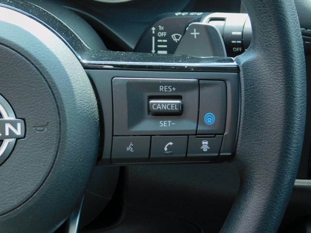 Used 2023 Nissan Rogue SV image 4