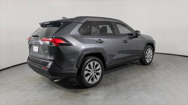 Used 2020 Toyota RAV4 XLE Premium image 7