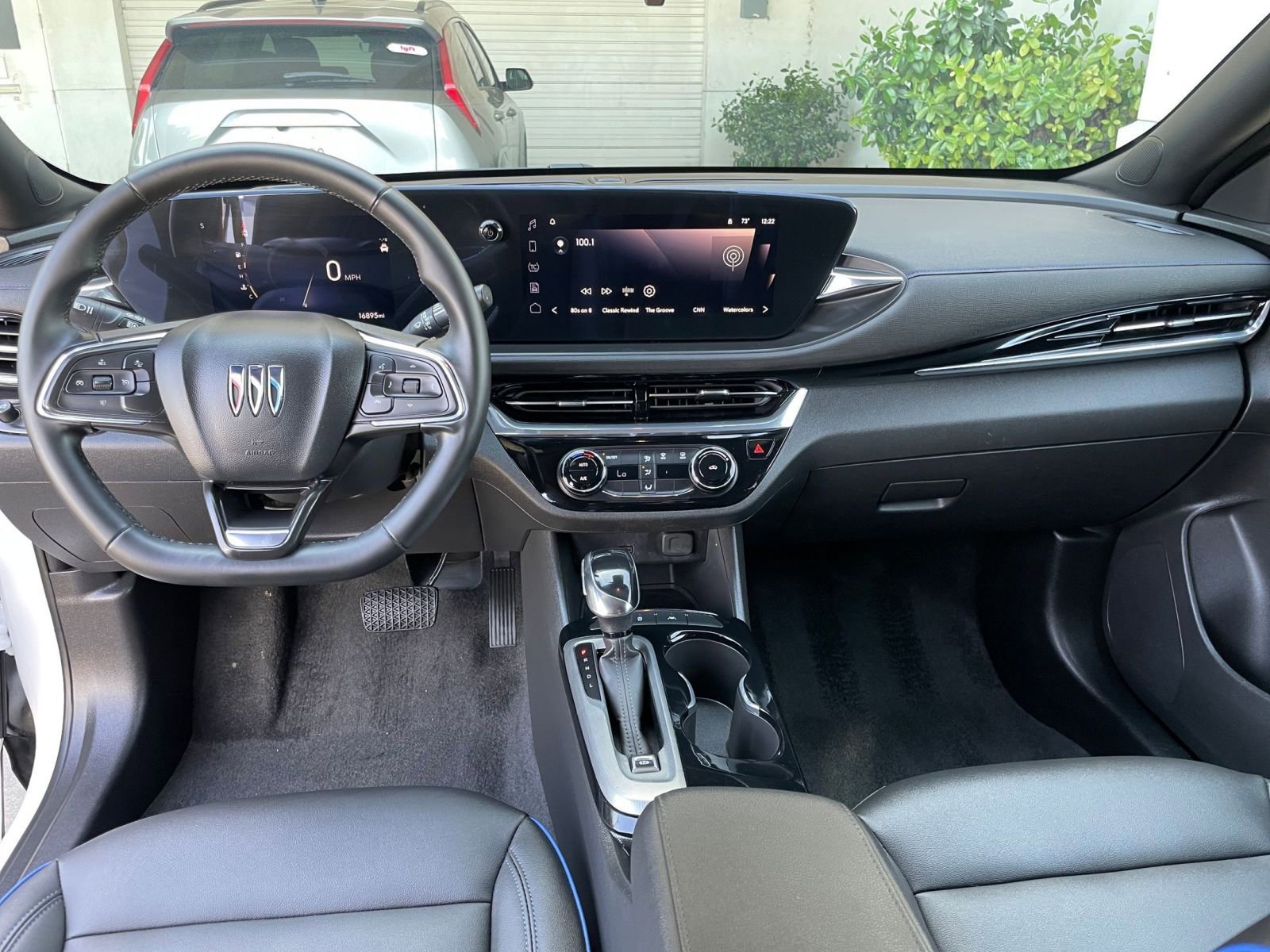 Used 2025 Buick Envista Sport Touring image 33