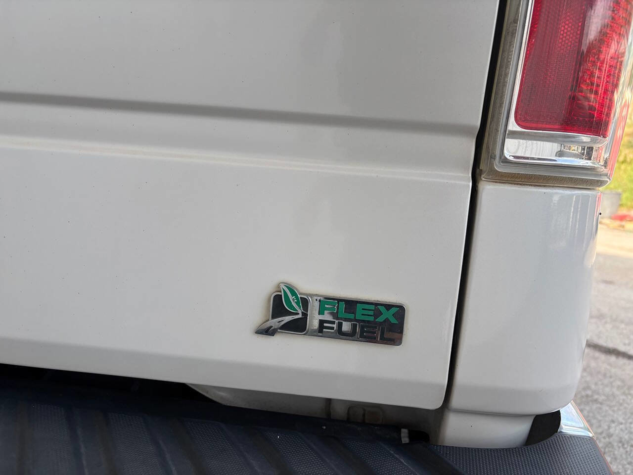 Used 2010 Ford F150 Lariat RWD image 12