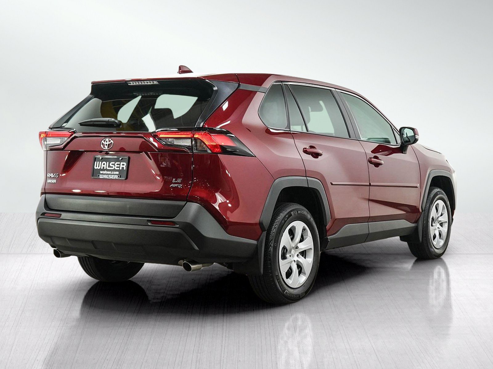 Used 2024 Toyota RAV4 LE AWD/4WD image 5