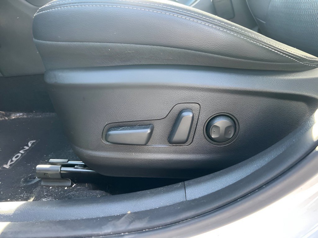 Used 2021 Hyundai Kona Limited AWD/4WD image 23