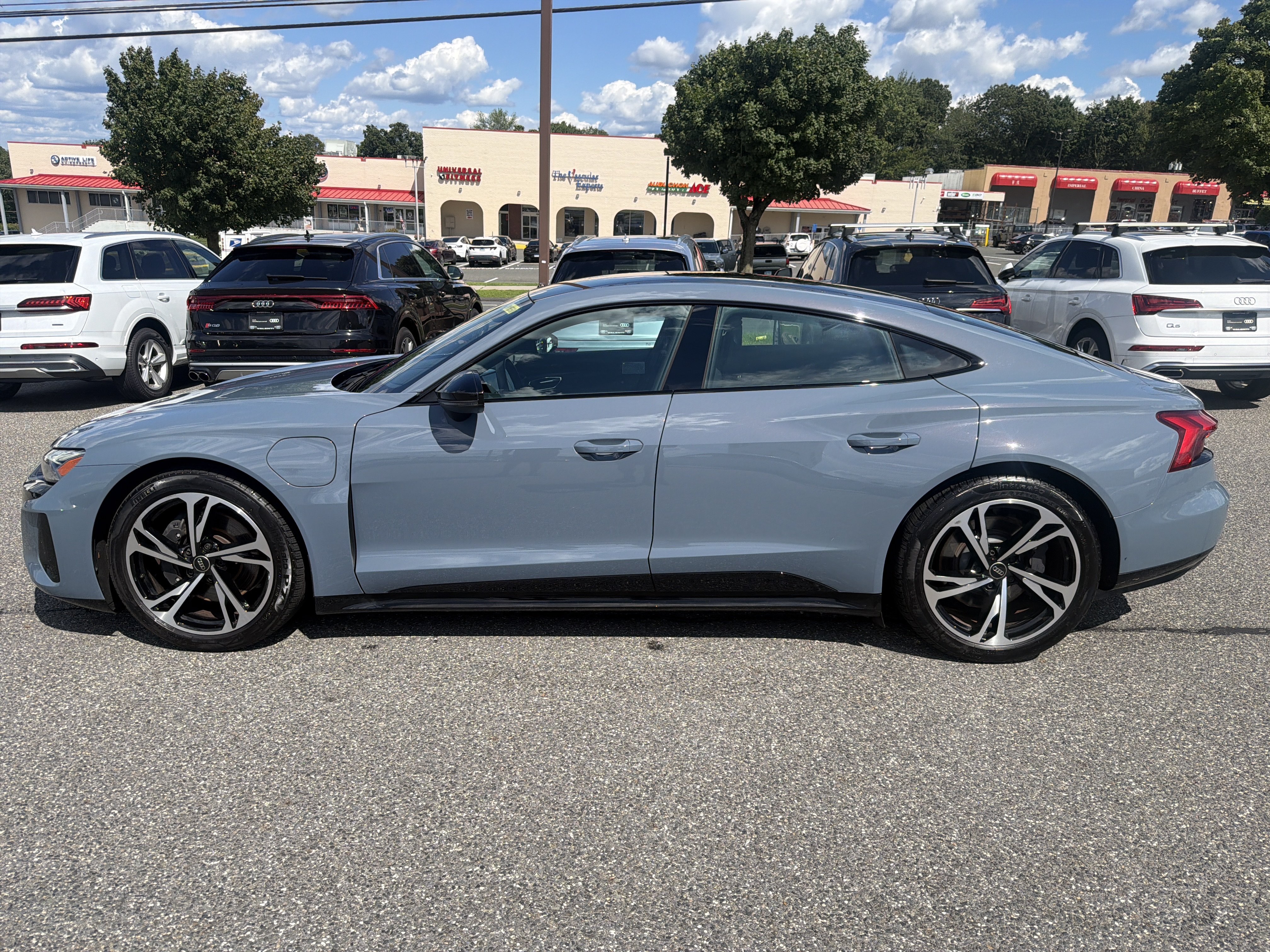 Certified 2023 Audi e-tron GT Premium Plus w/ Performance Package AWD/4WD image 5