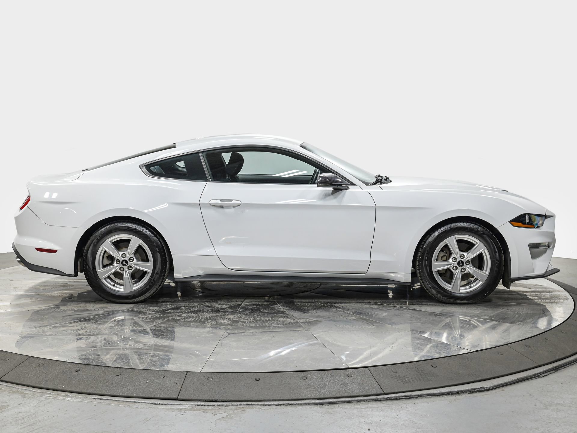 Used 2020 Ford Mustang Coupe RWD image 8