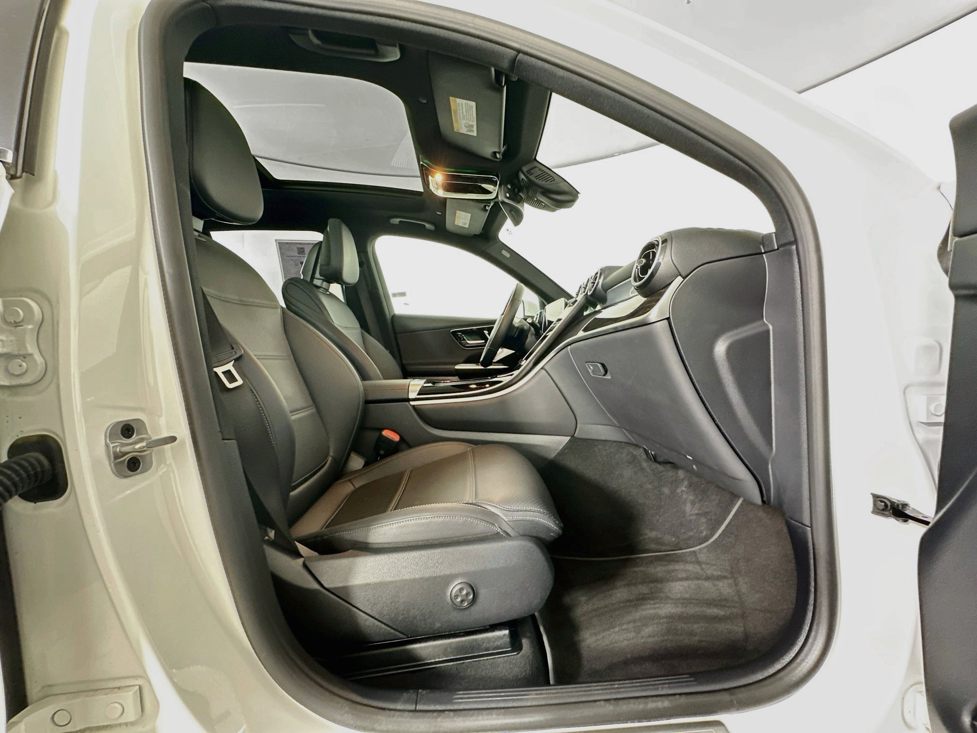 Used 2026 Mercedes-Benz GLC 300 image 33