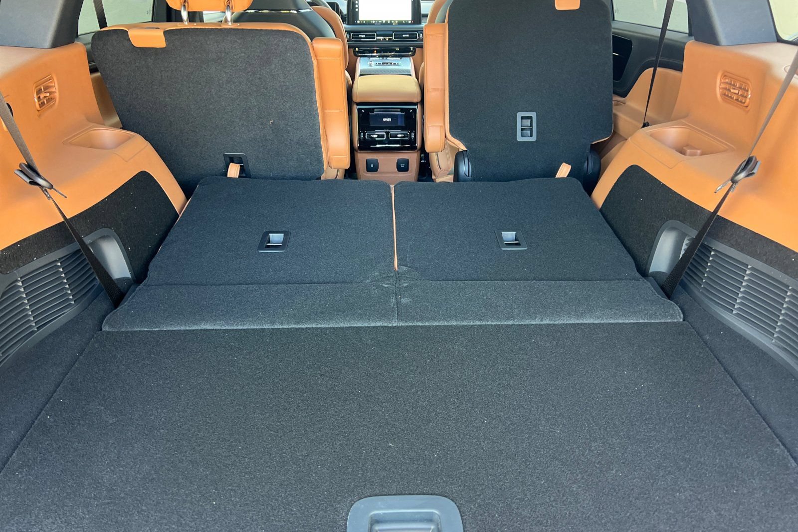 New 2026 Lincoln Aviator Black Label w/ Jet Appearance Package AWD/4WD image 13