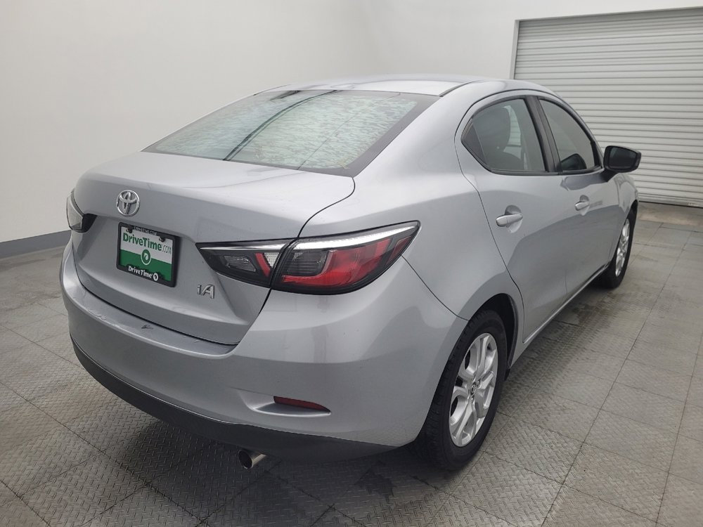 Used 2017 Toyota Yaris iA image 9