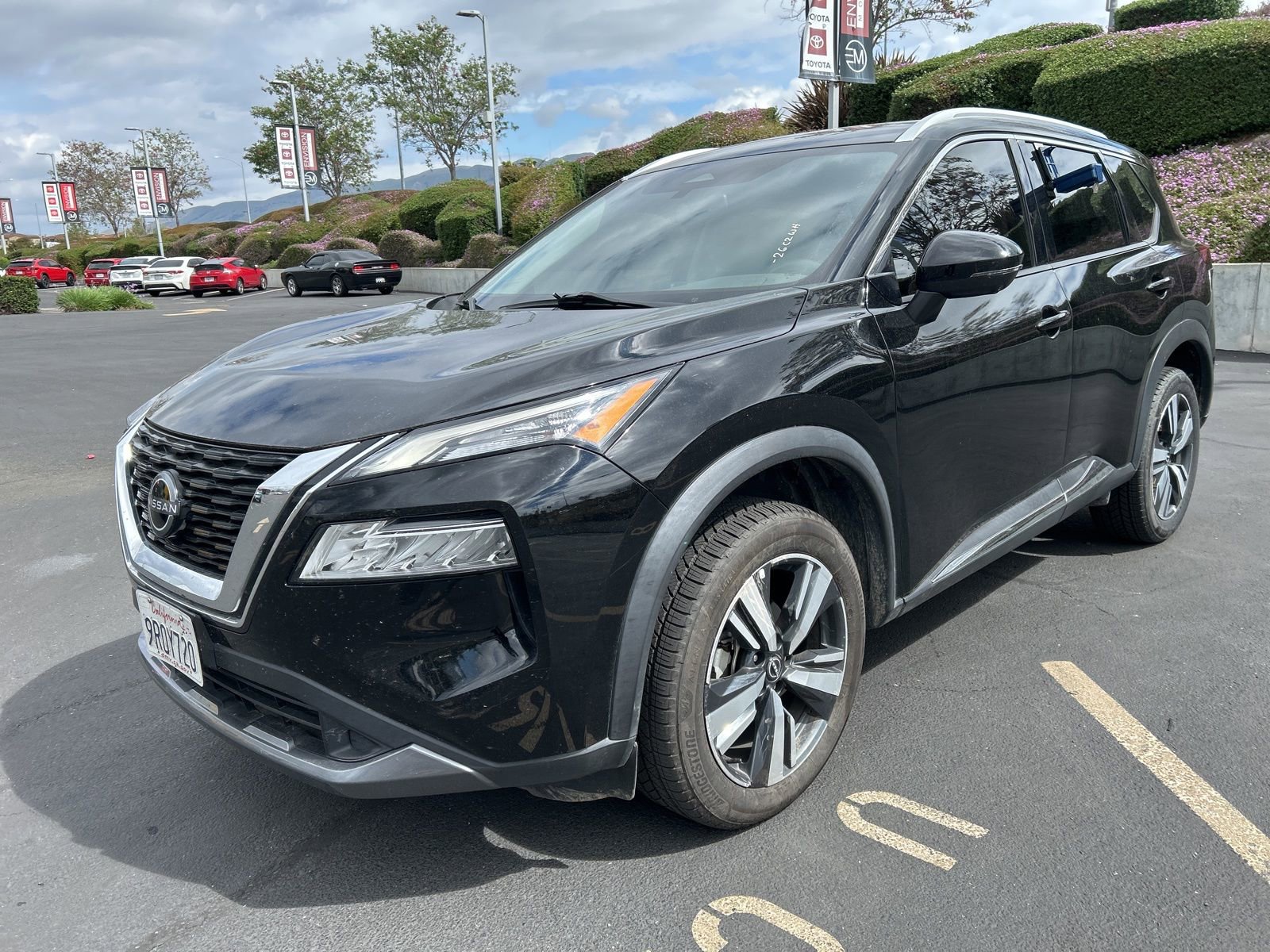 Used 2023 Nissan Rogue SL image 2