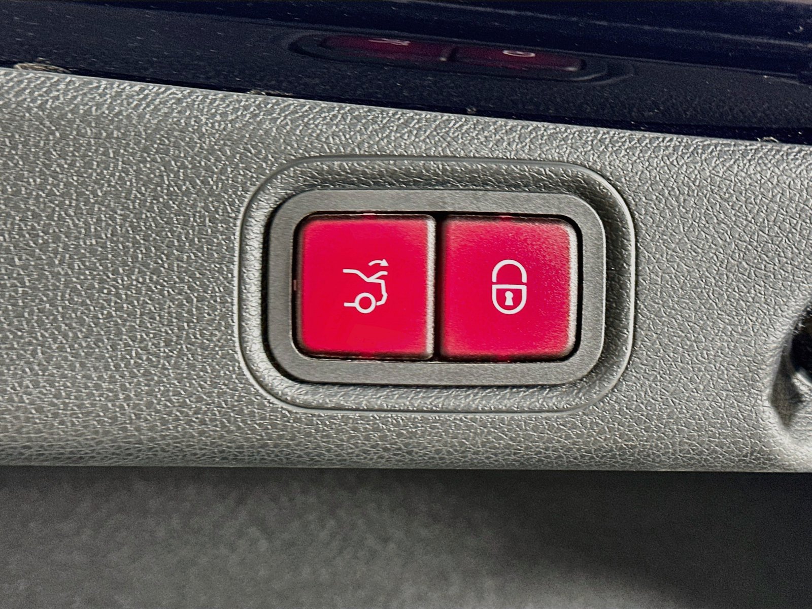 Used 2018 Mercedes-Benz E 300 4MATIC image 39