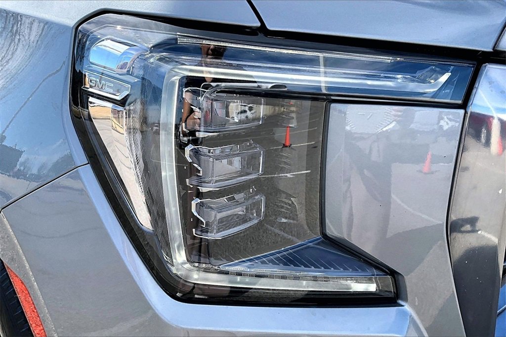 Used 2023 GMC Yukon AT4 image 32