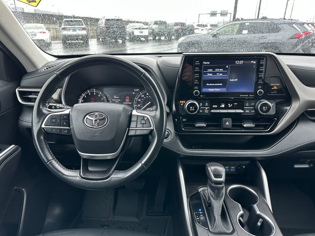 Used 2022 Toyota Highlander XLE image 16