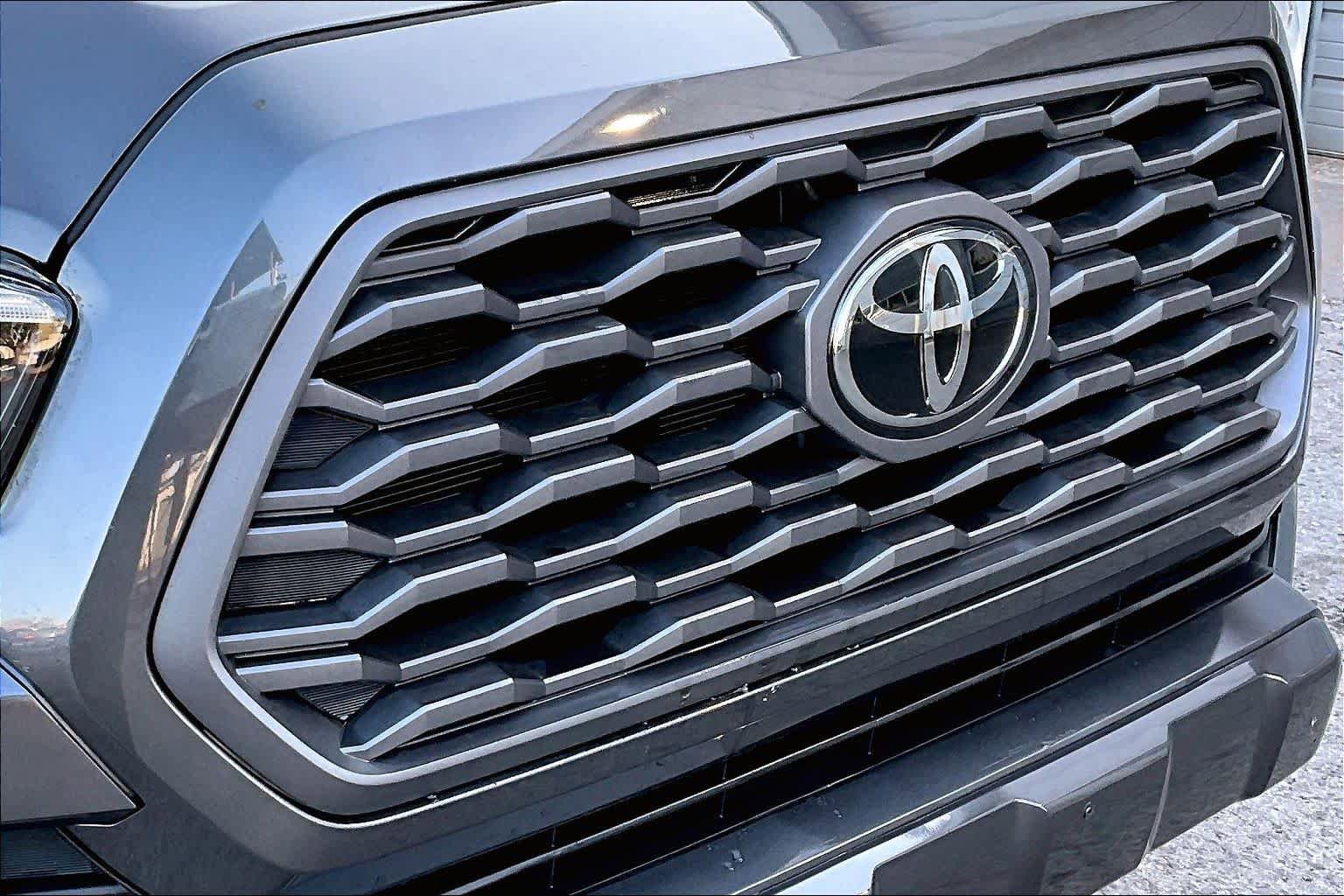 Used 2022 Toyota Tacoma TRD Sport w/ TRD Premium Sport Package image 30