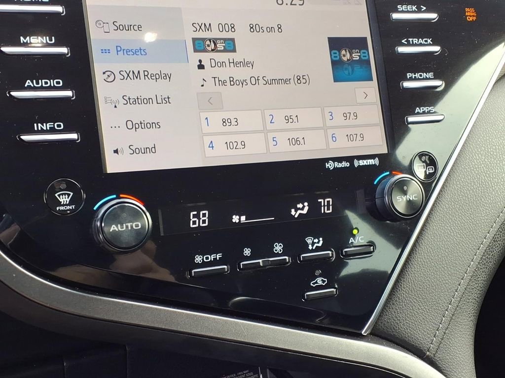 Used 2018 Toyota Camry XSE image 18