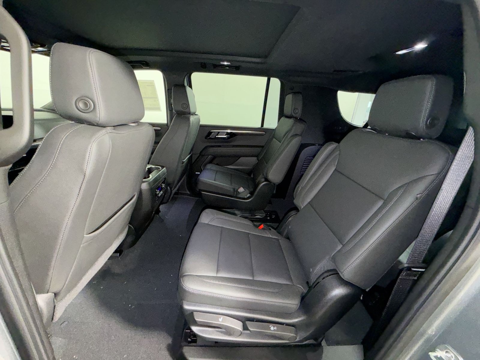 New 2026 Chevrolet Suburban LT w/ Advanced Technology Package AWD/4WD image 25