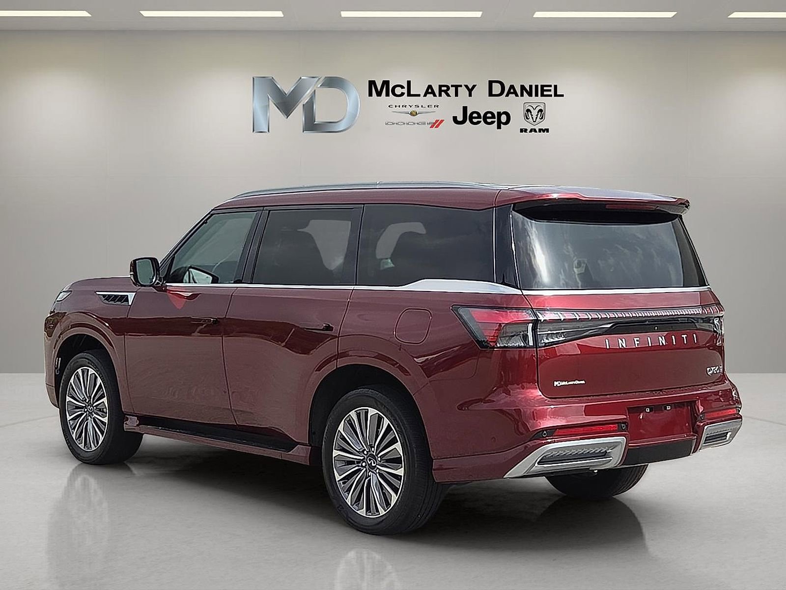 Used 2025 INFINITI QX80 Sensory AWD/4WD image 4