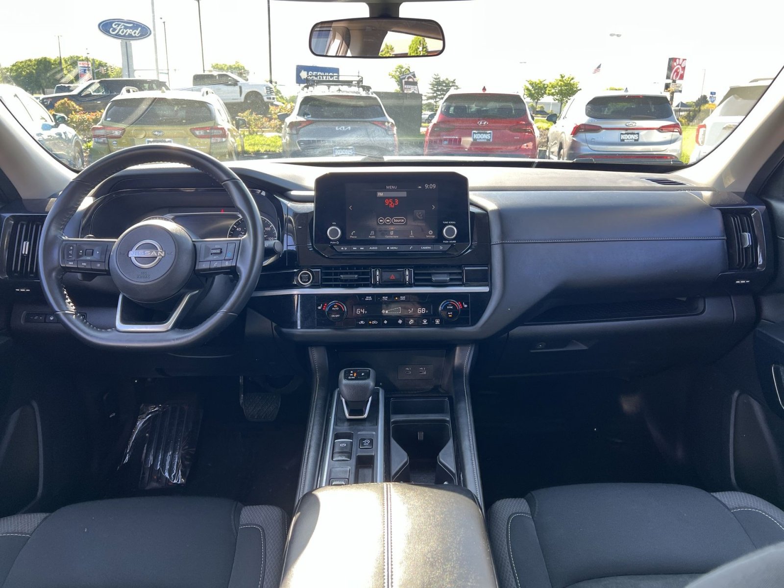 Used 2024 Nissan Pathfinder SV FWD image 30