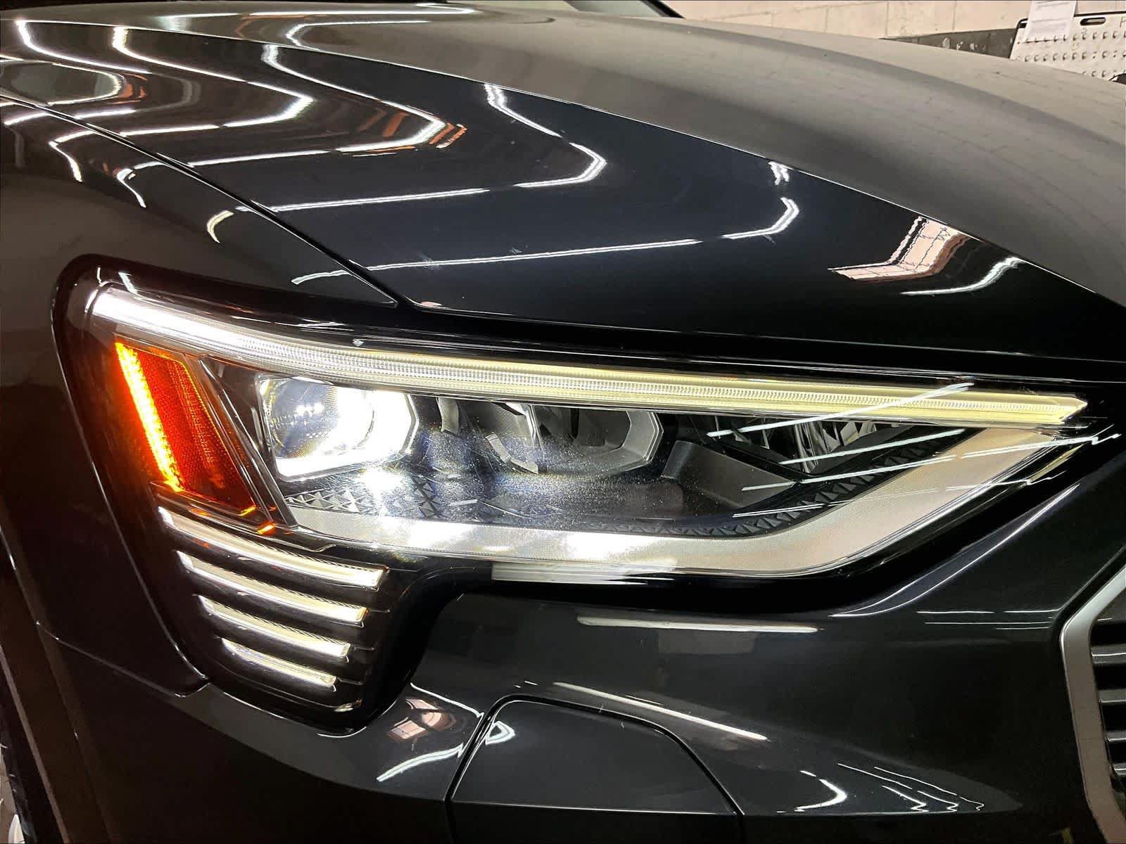 Used 2019 Audi e-tron Prestige w/ Prestige Package AWD/4WD image 32