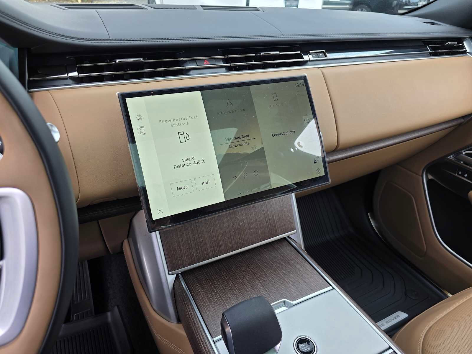 New 2025 Land Rover Range Rover SE image 28