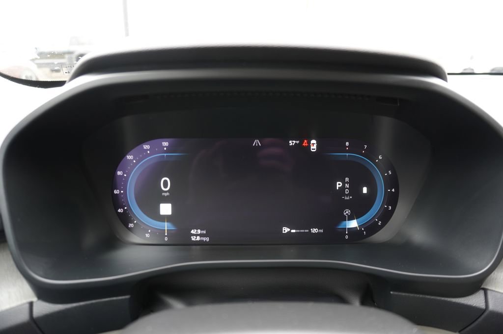 Used 2023 Volvo XC40 B5 Plus image 15