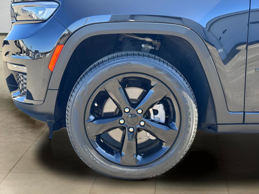Used 2023 Jeep Grand Cherokee L Limited w/ Luxury Tech Group II image 37