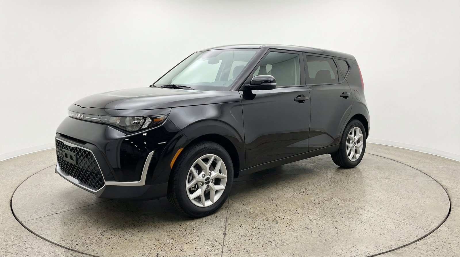 Used 2025 Kia Soul LX w/ LX Technology Package FWD image 3