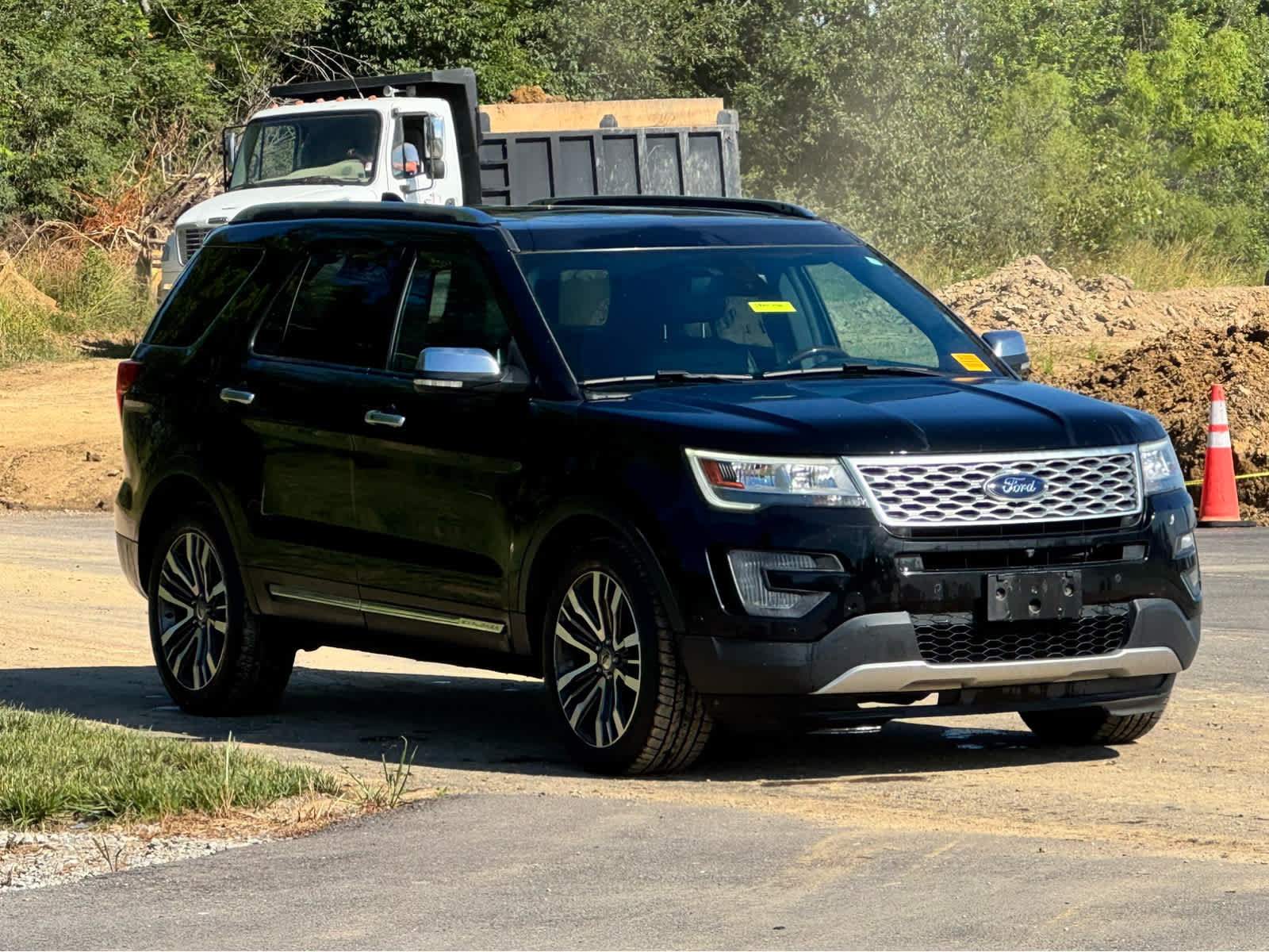 Used 2017 Ford Explorer Platinum AWD/4WD image 1