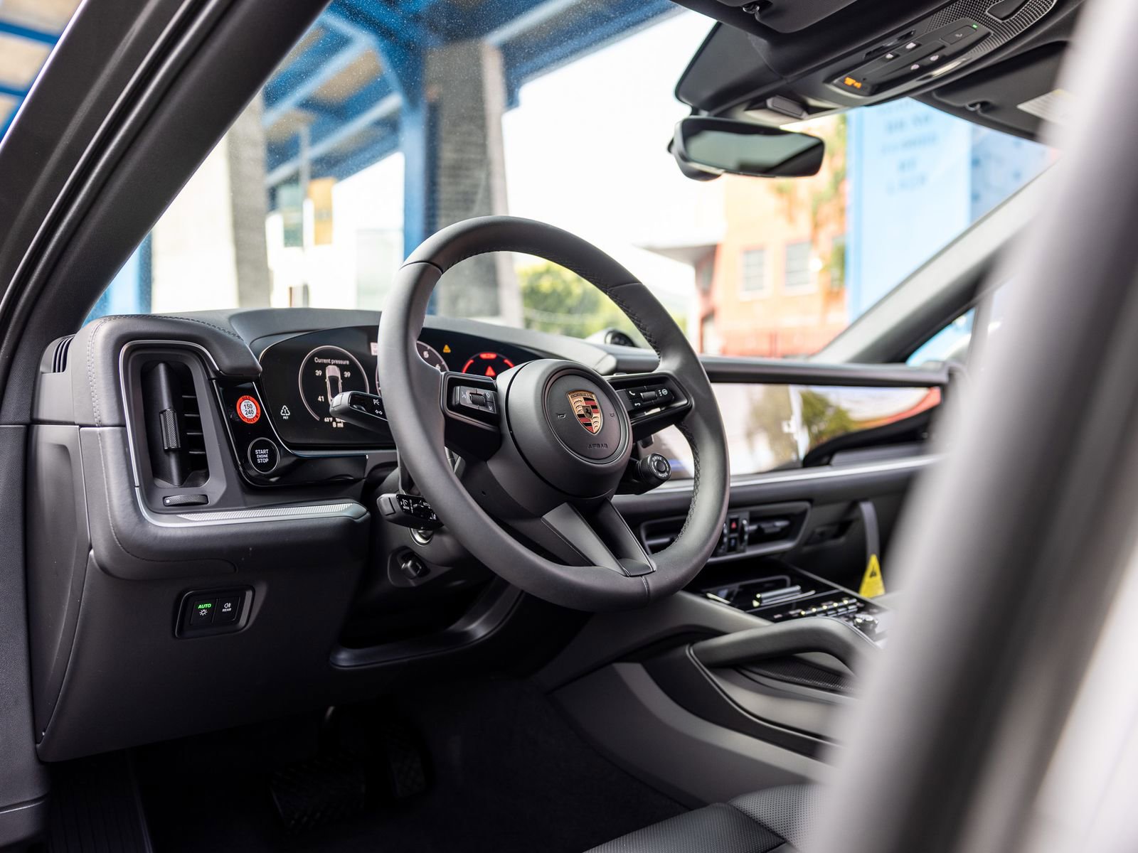 Certified 2025 Porsche Cayenne Coupe AWD/4WD image 4