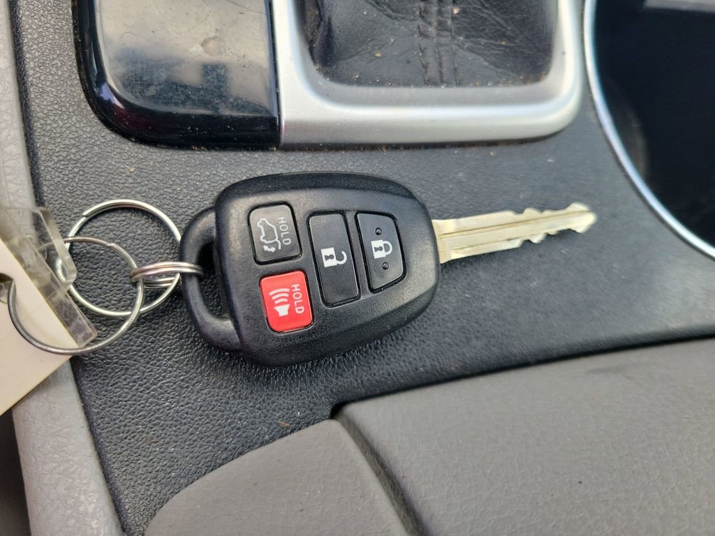 Used 2015 Toyota Highlander Plus FWD image 38