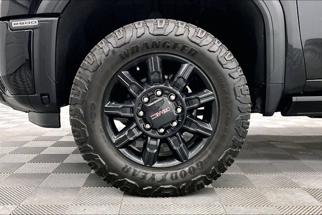 Used 2025 GMC Sierra 2500 AT4 w/ AT4 Premium Plus Package AWD/4WD image 10