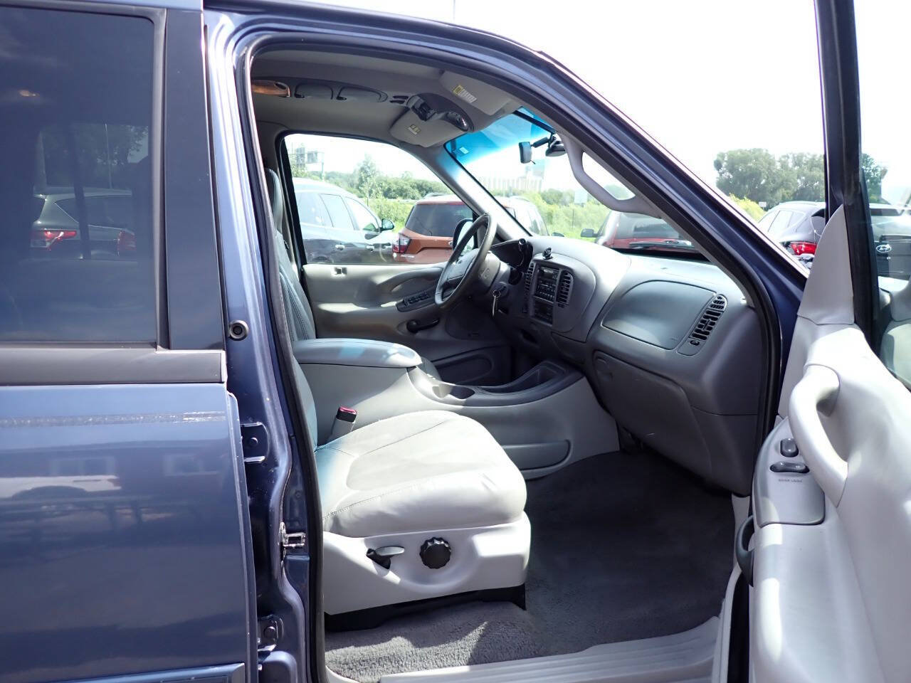 Used 1999 Ford Expedition Eddie Bauer AWD/4WD image 9